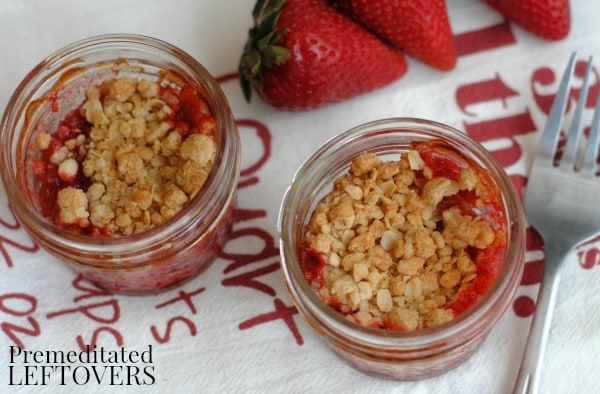 Mason Jar Strawberry Fruit Crisp Recipe- Enjoy this delightful strawberry crisp straight from the oven. Baking it in mason jars creates perfect portions. 