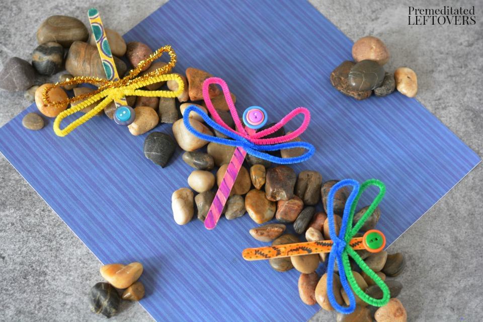 Popsicle Stick Dragonfly Craft with Buttons- This fun and frugal dragonfly craft is a great way to teach kids about the letter D!