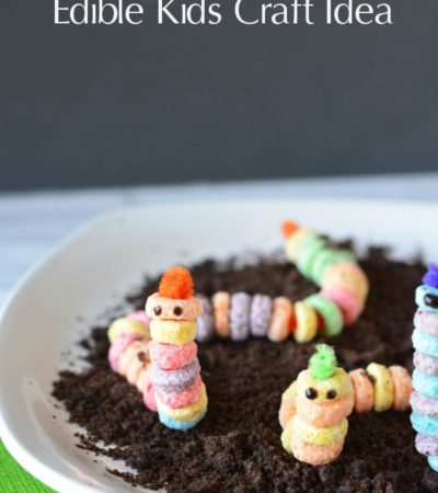 Kids can play with their food and enjoy a fun snack with this Worms in Dirt Edible Craft. It's an easy tutorial that can also be used to teach about worms!