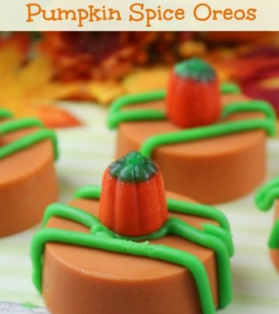 You must try this recipe for Chocolate Covered Pumpkin Spice Oreos! These cookies look amazing and have that wonderful pumpkin spice flavor in every bite!
