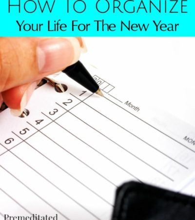 A great way to get organized is by tackling little tasks each day. Here are 6 tips on How to Organize Your Life for the New Year to make it an easy process.