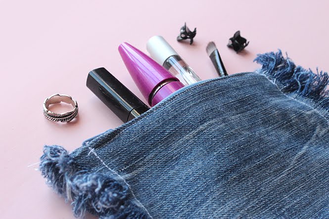 DIY upcycled Denim Zipper Pouch by Curly Made