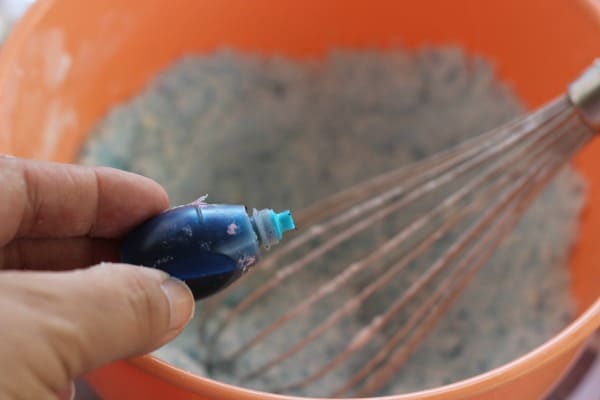 adding coloring to homemade bath bombs