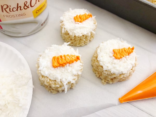 snowman rice krispie treat face