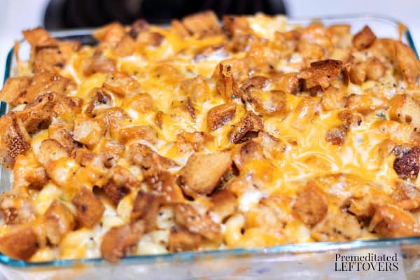 Baked jalapeno popper mac and cheese recipe in casserole dish.