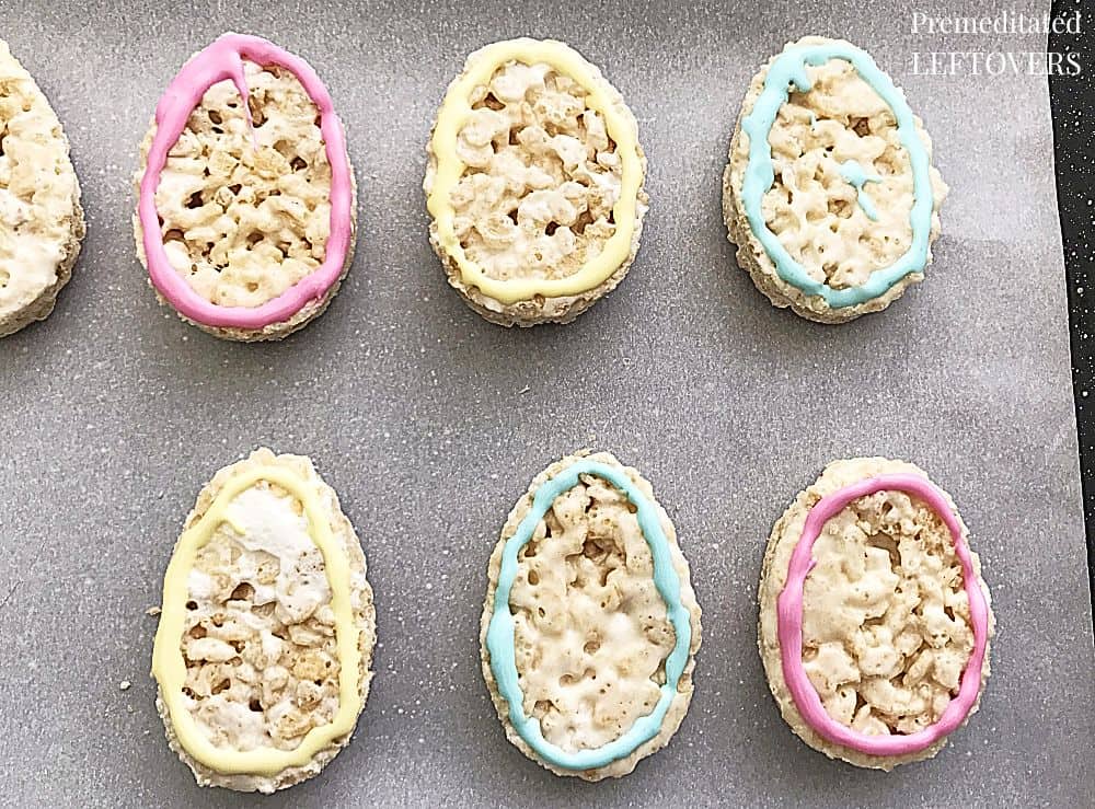 Outline the eggs with colored icing.